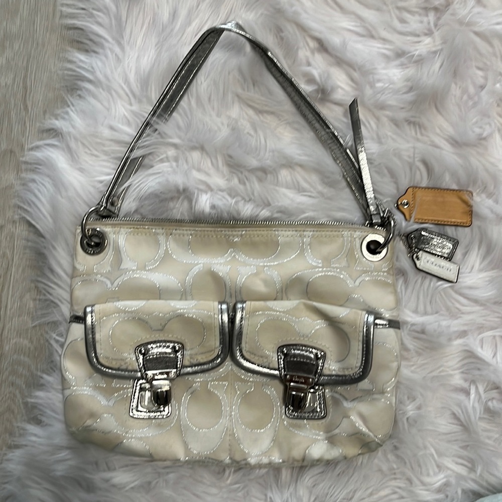 Coach bag. Off white and silver.
